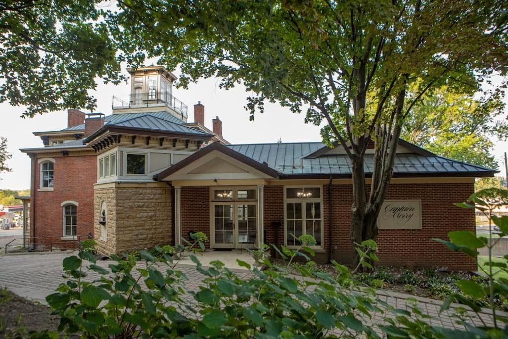 Merry Mansion East Dubuque Exterior foto